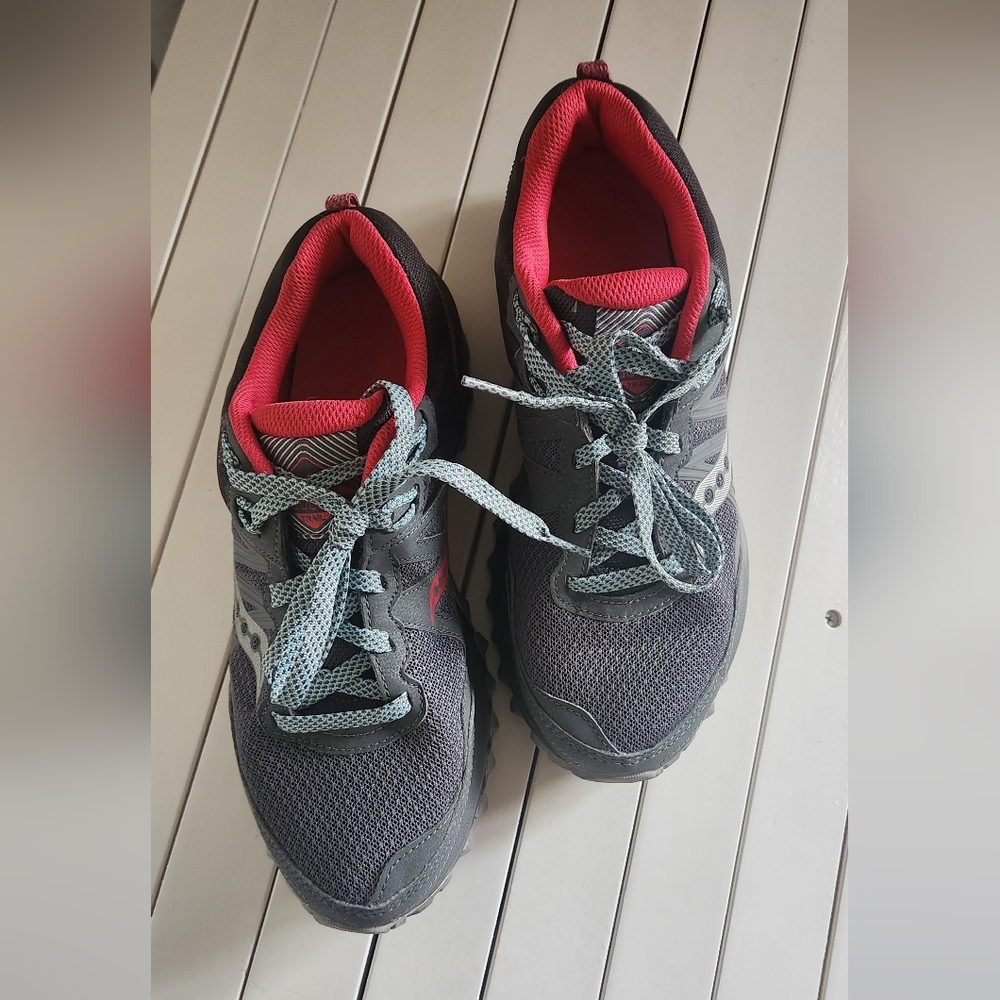 Saucony Women's Pink & Gray Athletic Shoes. Size: 8M